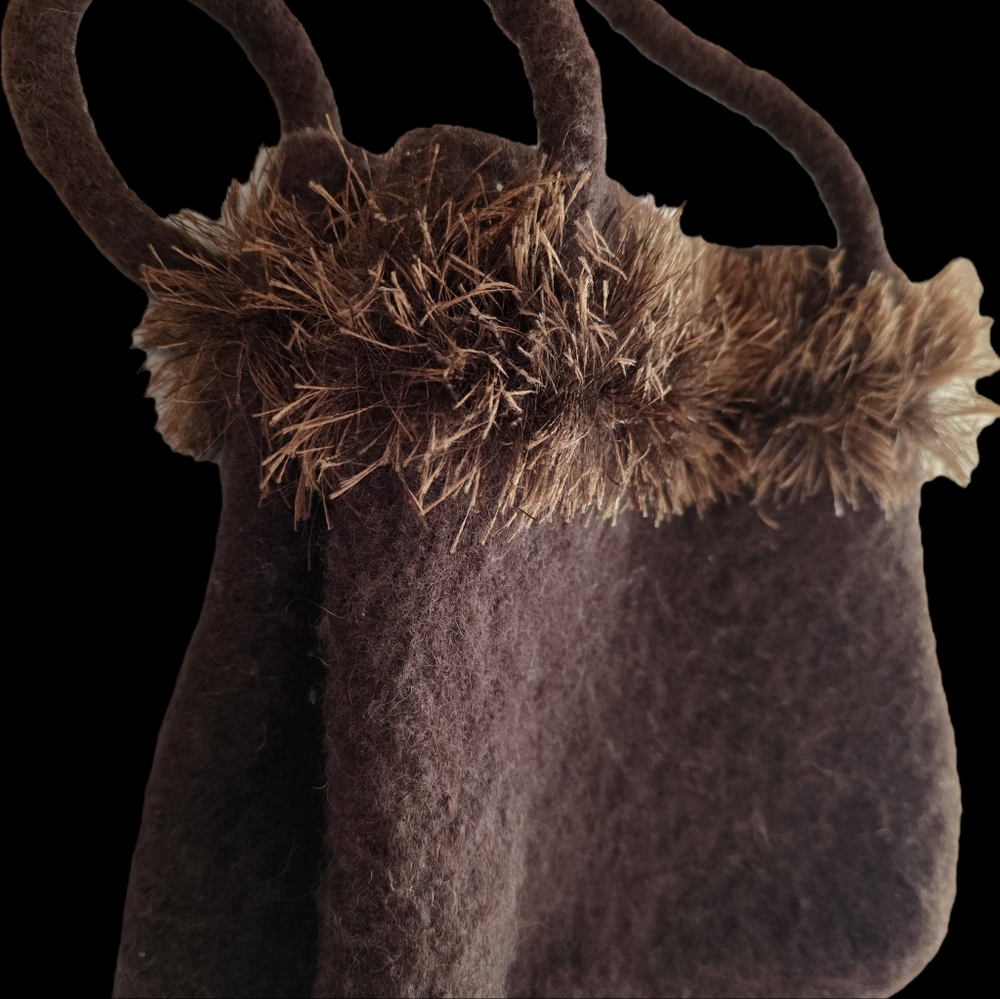 New Elegant Hand-Crafted Brown Felted Wool Handbag - Picture 3 of 4